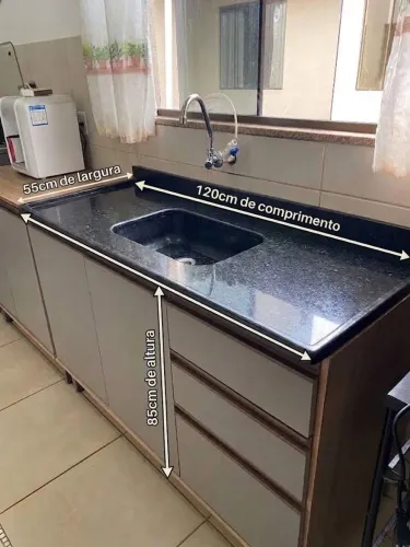 Balcões de cozinha com sifão e pia