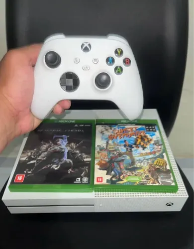 Xbox one s 1TB,controle series s +2 jogos mídia física 
