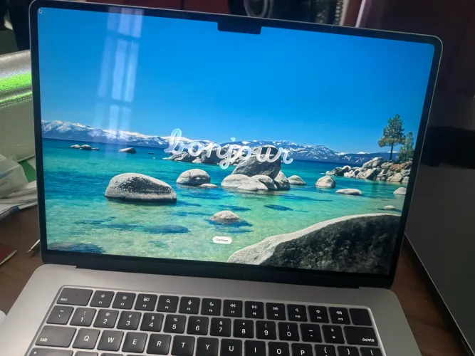 MacBook Air M2 15? 8 RAM / 256GB