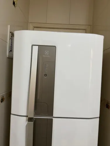 Geladeira Electrolux TF42 branca