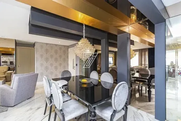 Apartamento no Portão, 3 suites, totalmente mobiliado e decorado, andar alto, 2 vagas.