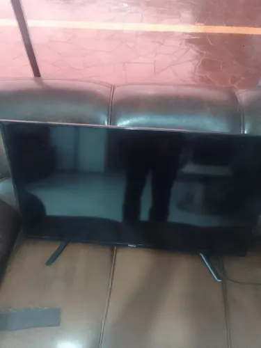 Vendo essa TV inteirinha de 42 polegadas bivolt funciona muito bem não é smart só buscar