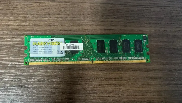 Lote 7 Memórias RAM Desktop/Servidor (DDR4, DDR3, DDR2) - No Estado / Sem Teste