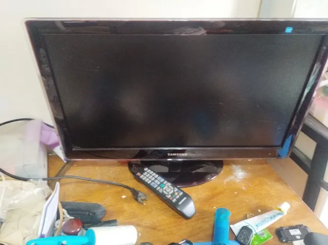 Televisão Samsung pequena