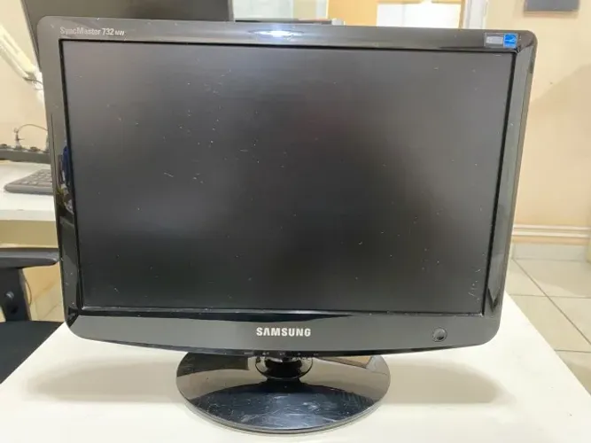 Lote 4 Monitores Usados (Samsung e LG) - Ótimo Estado