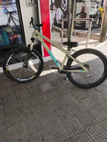 Bicicleta freeride