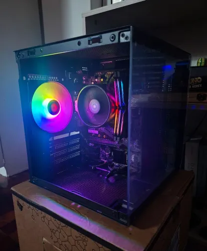 PC Gamer AMD Ryzen 3 3200G + GPU Radeon Vega 8 + 16GB RAM DDR4 RGB