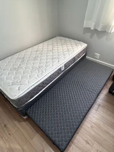 Cama auxiliar Apollo + Colchão Castor Silver Star Bonnel + Saia Protetora - Semi-novos