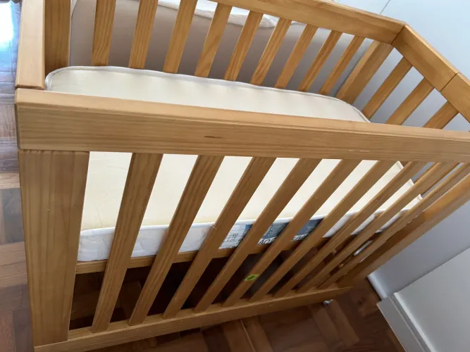 Vende se mini berço de madeira pura 