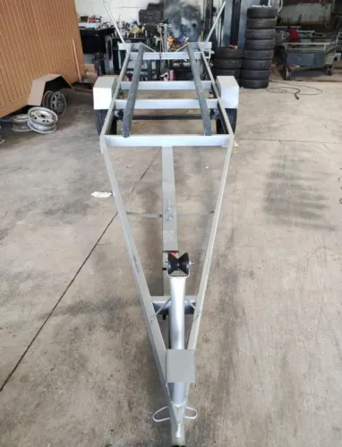 Reboque Modelo Comfort Ideal para Barco de 5 Metros