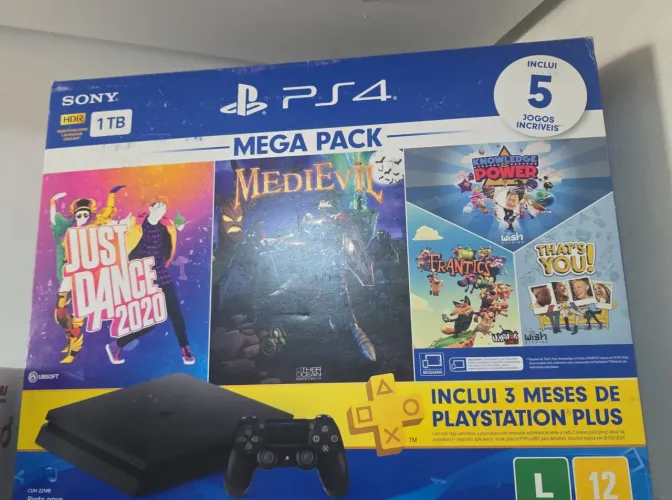 Ps4 slin 1tb+ HD externo de 4tb aparelho nunca foi aberto, acompanha 2 controles originais