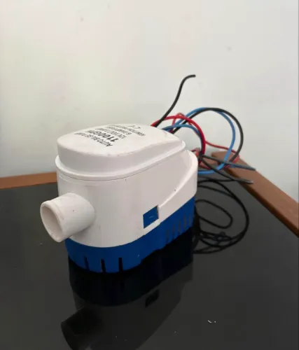 (USADA) Bomba de porão 12V - 1100 GPH