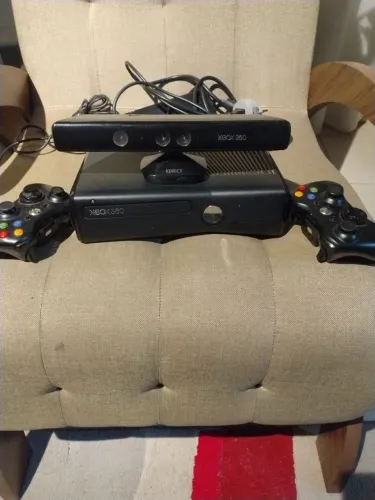 Xbox 360 com Kinect com 2 controles desbloqueado
