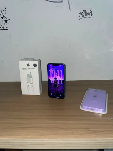 iPhone 13 Azul + Carregador e Capinha