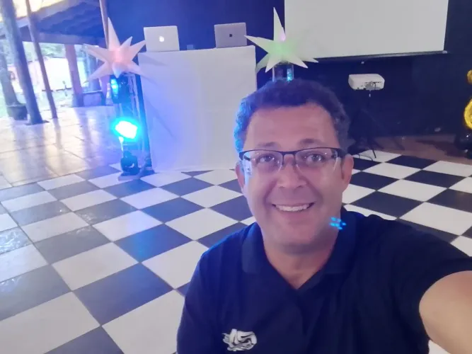 DJ Kaká som e iluminação