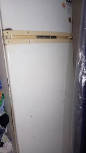 Vendo geladeira cm defeito