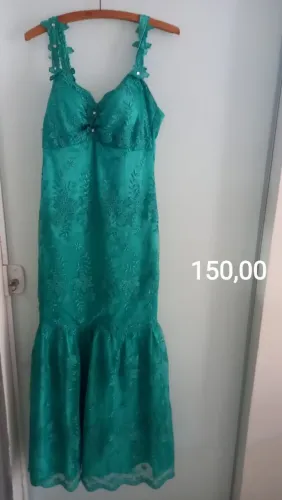 Vestidos semi novos