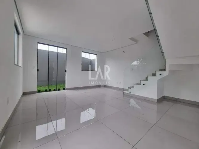 Casa Geminada à venda, 3 quartos, 1 suíte, 2 vagas, Santa Amélia - Belo Horizonte/MG