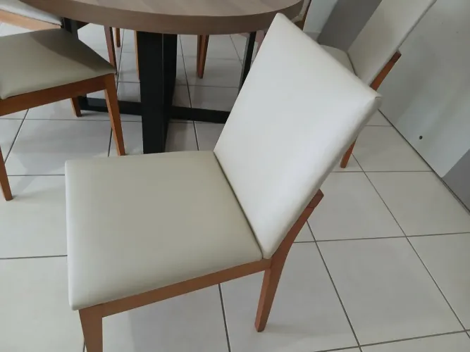 Mesa de jantar com 6 cadeiras 