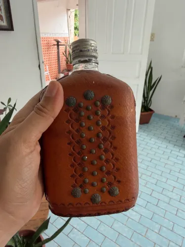 garrafa de couro artesanal