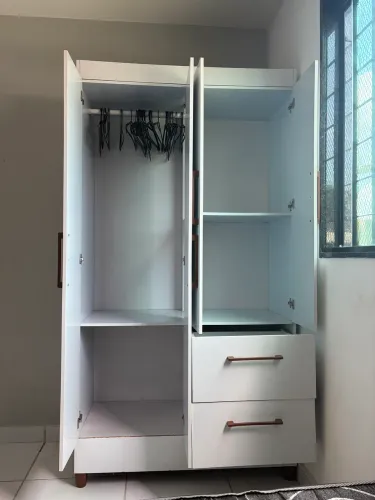 Guarda-roupa solteiro 4 portas