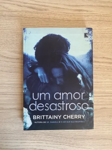 LIVRO UM AMOR DESASTROSO