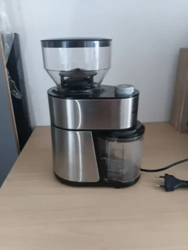 Moedor de Café Elétrico Hamilton Beach com Regulagem de Moagem e reservatório de grãos.