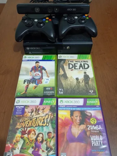 Xbox 360 bloqueado, acompanha Kinect, 2 controles e 4 jogos