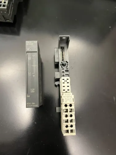 MÓDULO SIEMENS ET200S 6ES7 138-4CA01-0AA0 + BASE E2