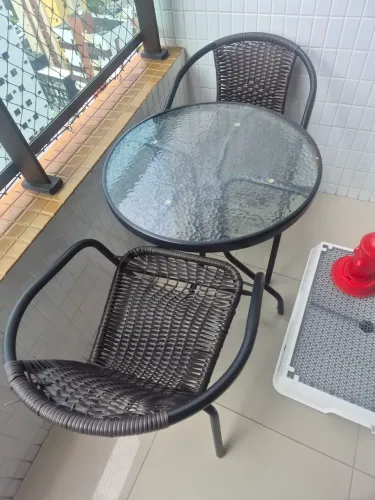 Mesa e cadeiras para jardim