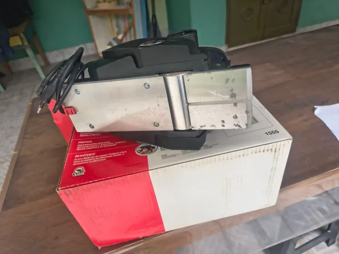 Plaina elétrica sem uso na caixa 220v