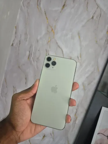 IPhone 11 Pro Max vendo ou troco