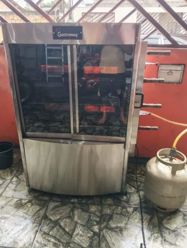 Vendo máquina de assar frango