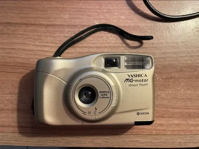 câmera analógica yashica mg-motor 35mm com flash vintage