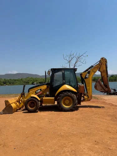 RETROESCAVADEIRA CATERPILLAR 416e 2016