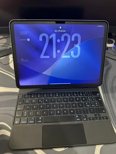 Ipad Air M3 11" Wi-Fi 128 GB + Magic Keyboard + Carregador original (usados 6 meses)