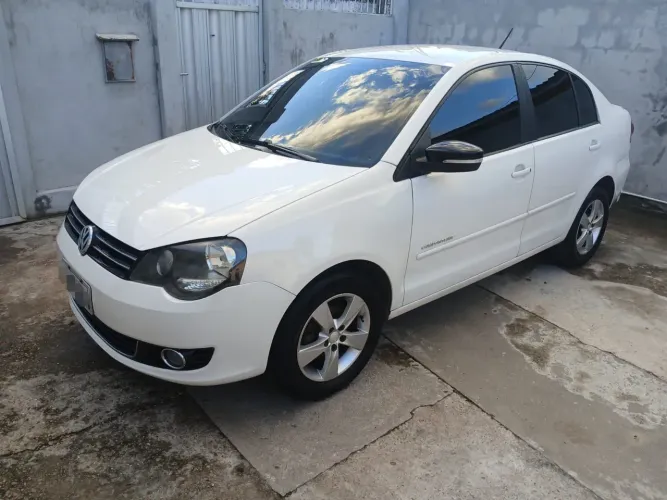 Volkswagen Polo Sed. Comfort. 1.6 MI Tot. Flex 8V 2014