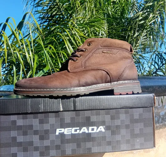 Bota pegada 