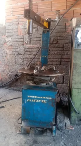 Desmontadora de Pneus Hofmann Monty - Semi Automática