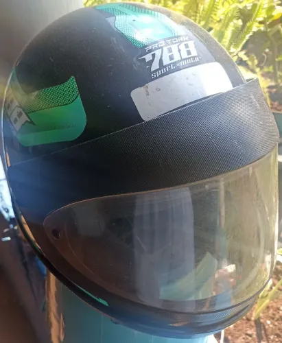 Capacete usado tamanho 58
