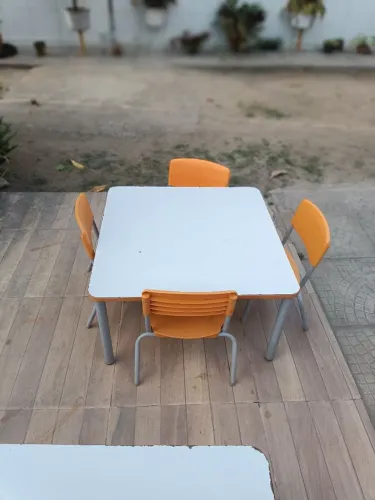 MESINHA INFANTIL LARANJA