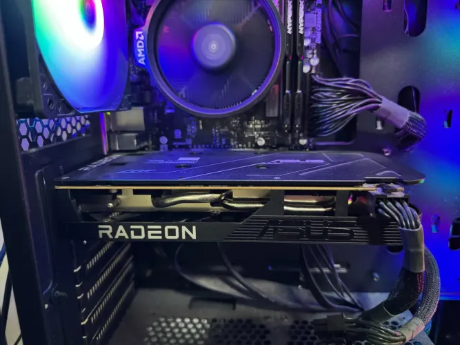Placa de vídeo AMD Radeon RX 6600 ASUS