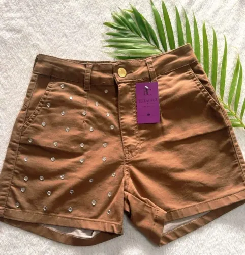 Short feminino com pedras