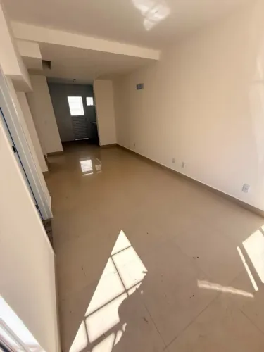 ALUGA-SE CASA DUPLEX NO MORROS 3 QUARTOS 