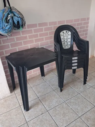 CADEIRA DE PLASTICO LINDA E XMS E RES RESISTENTE