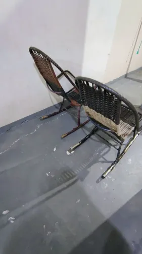 Cadeiras de balanço semi novas