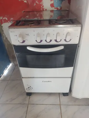 Fogão bem conservado,semi novo.
