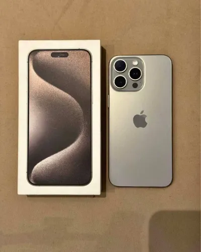 iPhone 15 Pro Max : 256GB , Bateria 85% Tela já foi trocada pela uma de OLED