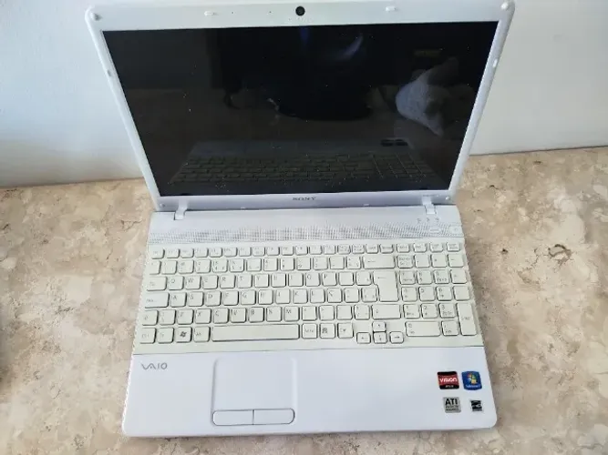Notebook Sony Vaio VPCEE23EB Dual Core Athlon II P320, 2,10 Ghz, HD 4200, tela 15 defeito
