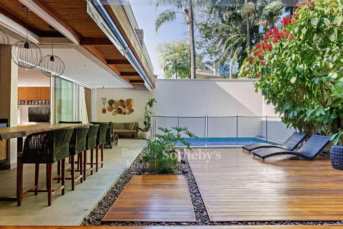 Casa em condomínio fechado com espaço gourmet no Morumbi